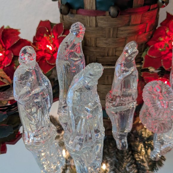 6 Piece Iridescent Glass Nativity Figures + Vibrant Needlepoint-Like Placemat - Picture 2 of 13